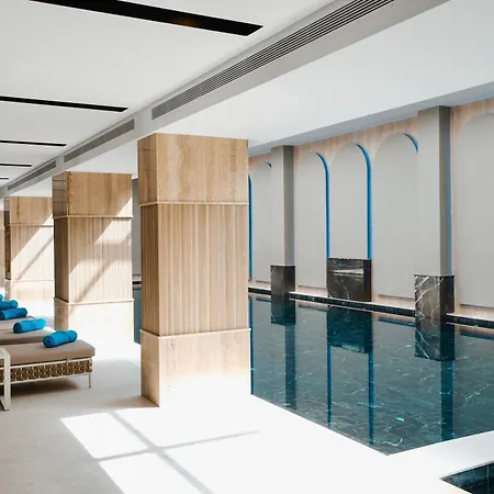 Grand Vm Conference & *