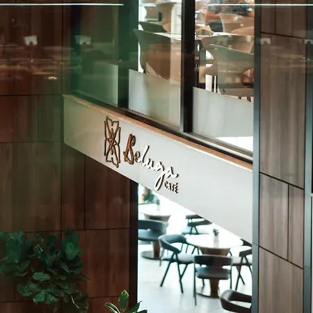 Grand Vm Conference & *