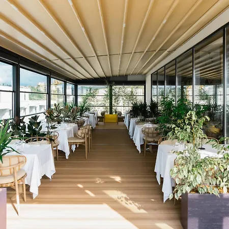 Grand Vm Conference & *