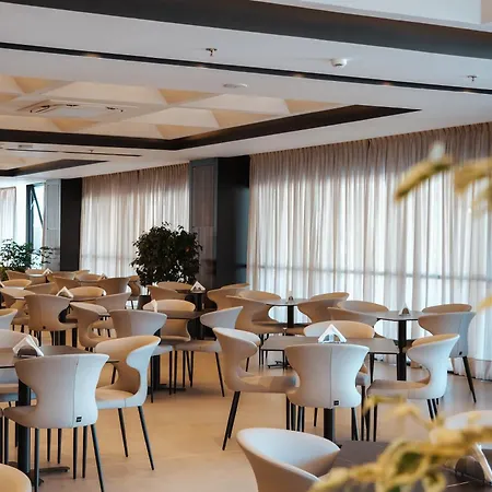 Grand Vm Conference & *