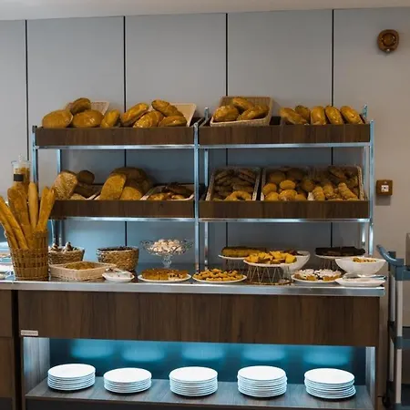 Grand Vm Conference & * Golem (Tirana)