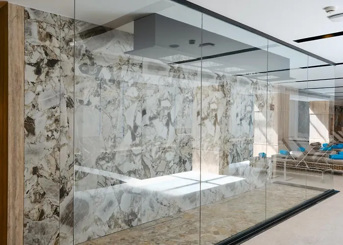 Grand Vm Conference & * Golem (Tirana)