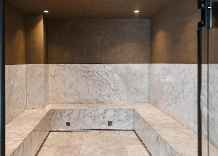 Grand Vm Conference & *