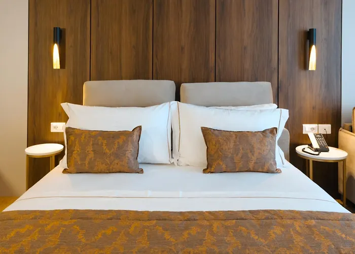 Grand Vm Conference & *