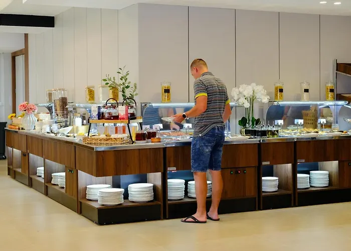 Grand Vm Conference & * Golem (Tirana)