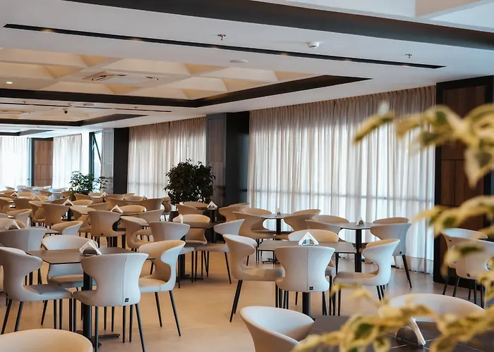 Grand Vm Conference & *