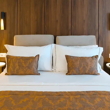 Grand Vm Conference & *